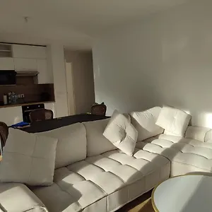 Privee Dans Un Nouvel Partage Pres De Paris Avec Parking Gratuit Apartment